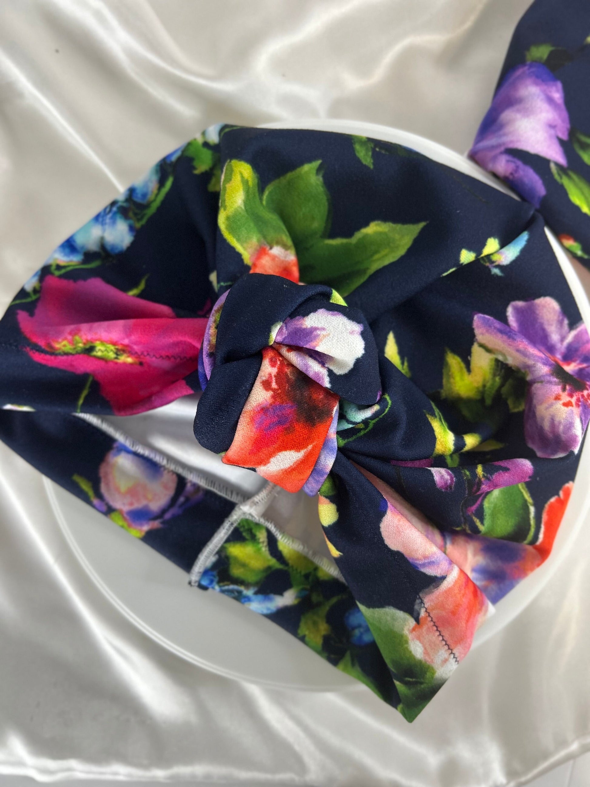 Full Turban Headwear,Big knot Tropical Print Wild flowers Top knot Women’s Turban Cap, Instant Head Scarf Wrap, Floral Retro 1940's Fashion